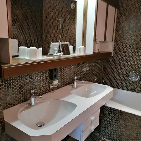 Garni Tannleger 4* Brand